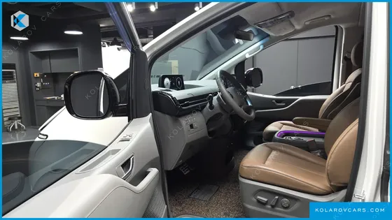 HYUNDAI STARIA LOUNGE 9-SEATER
