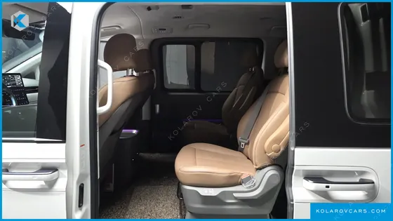 HYUNDAI STARIA LOUNGE 9-SEATER