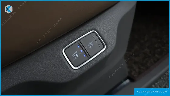 HYUNDAI STARIA LOUNGE 9-SEATER