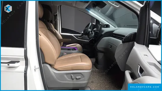 HYUNDAI STARIA LOUNGE 9-SEATER