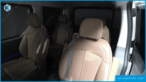 HYUNDAI STARIA LOUNGE 9-SEATER