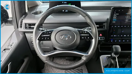 HYUNDAI STARIA 4WD TOURER 9-SEATER