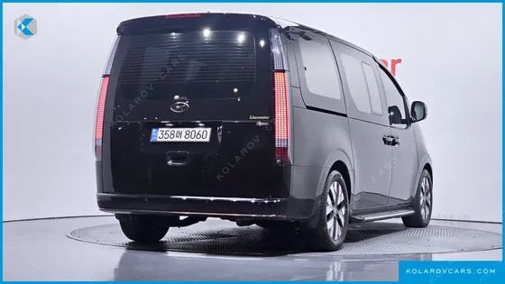 HYUNDAI STARIA LOUNGE 7-SEATER