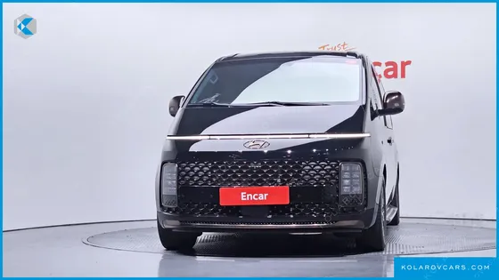 HYUNDAI STARIA LOUNGE 7-SEATER