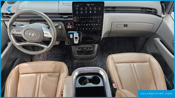 HYUNDAI STARIA LOUNGE 7-SEATER