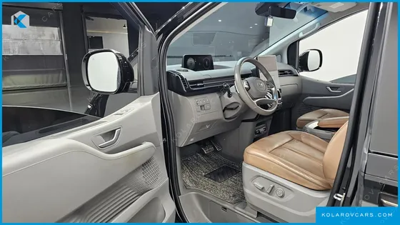 HYUNDAI STARIA LOUNGE 7-SEATER