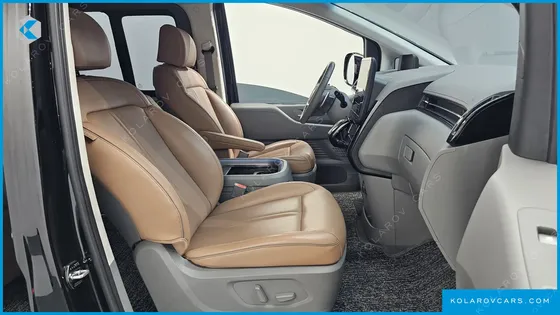HYUNDAI STARIA LOUNGE 7-SEATER
