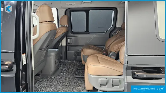 HYUNDAI STARIA LOUNGE 7-SEATER