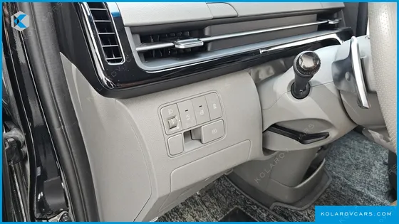 HYUNDAI STARIA LOUNGE 7-SEATER