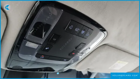 HYUNDAI STARIA LOUNGE 7-SEATER