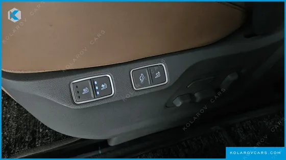 HYUNDAI STARIA LOUNGE 7-SEATER