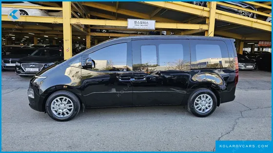 HYUNDAI STARIA CARGO 5-SEATER