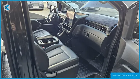 HYUNDAI STARIA CARGO 5-SEATER