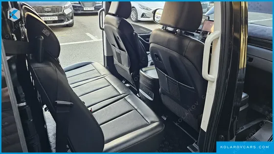 HYUNDAI STARIA CARGO 5-SEATER