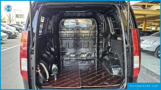 HYUNDAI STARIA CARGO 5-SEATER
