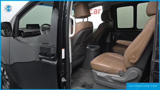 HYUNDAI STARIA 4WD LOUNGE 9-SEATER