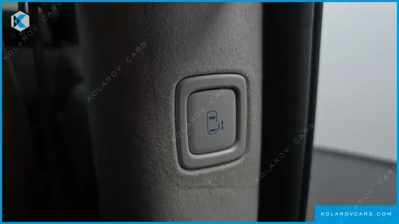 HYUNDAI STARIA 4WD LOUNGE 9-SEATER