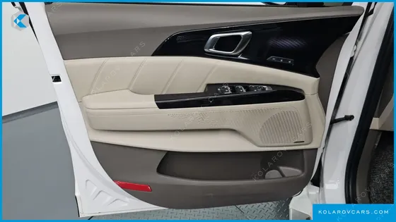 KIA CARNIVAL 9-SEATER HI-LIMOUSINE