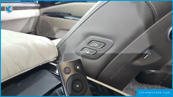 KIA CARNIVAL 9-SEATER HI-LIMOUSINE