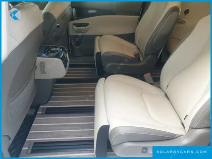 KIA CARNIVAL GASOLINE 9-SEATER HI-LIMOUSINE