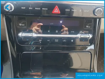 KIA CARNIVAL GASOLINE 9-SEATER HI-LIMOUSINE