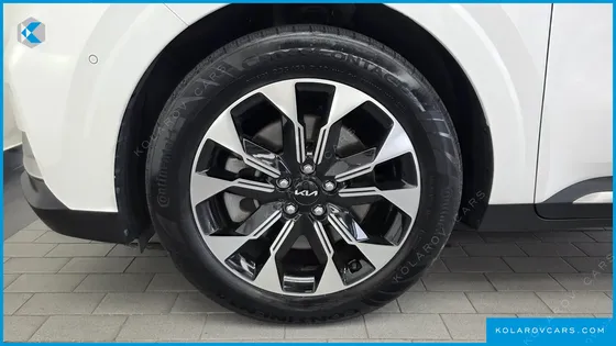 KIA CARNIVAL GASOLINE 9-SEATER SIGNATURE