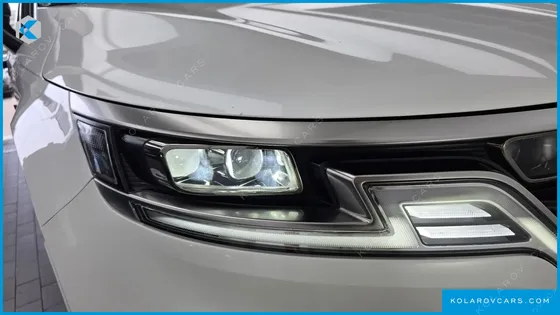 KIA CARNIVAL GASOLINE 9-SEATER SIGNATURE