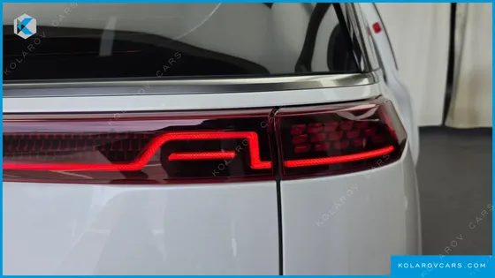KIA CARNIVAL GASOLINE 9-SEATER SIGNATURE