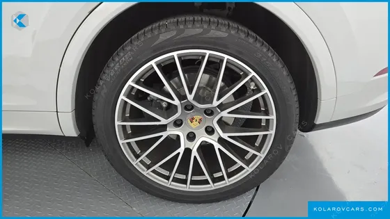 PORSCHE CAYENNE 3.0 COUPE PLATINUM EDITION
