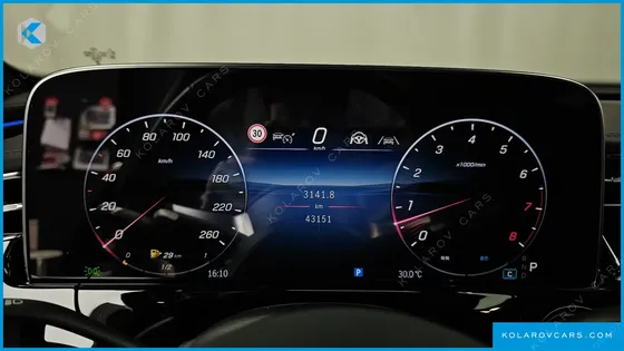MERCEDES E-CLASS E300 4MATIC AMG LINE