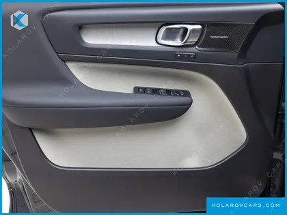 VOLVO XC40 B4 ULTIMATE BRIGHT