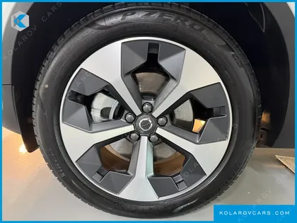 VOLVO XC40 B4 ULTRA BRIGHT