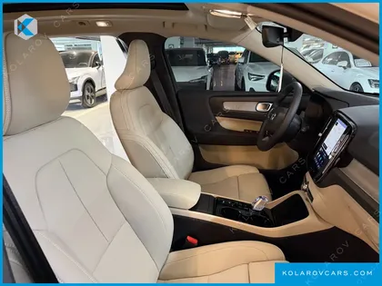 VOLVO XC40 B4 ULTRA BRIGHT
