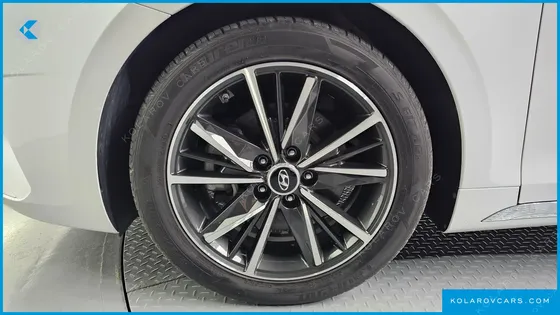 HYUNDAI GRANDEUR 3.0 LPI RENT CAR