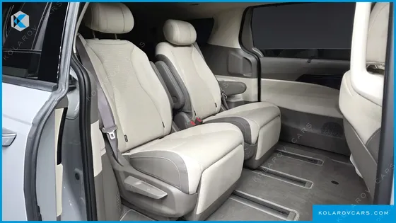 KIA CARNIVAL GASOLINE 7-SEATER GRAVITY