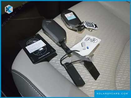 KIA CARNIVAL HEV 4-SEATER HI LIMOUSINE
