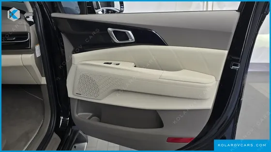 KIA CARNIVAL HEV 4-SEATER HI LIMOUSINE