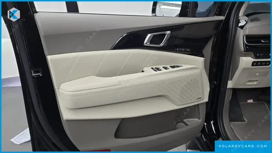 KIA CARNIVAL HEV 4-SEATER HI LIMOUSINE