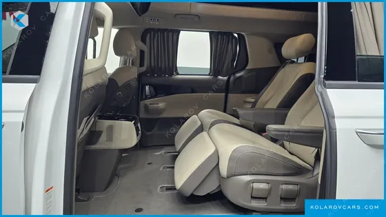 KIA CARNIVAL GASOLINE 7-SEATER HI LIMOUSINE