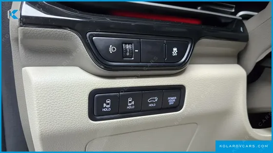 KIA CARNIVAL GASOLINE 7-SEATER HI LIMOUSINE