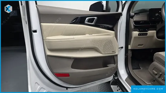 KIA CARNIVAL GASOLINE 7-SEATER HI LIMOUSINE