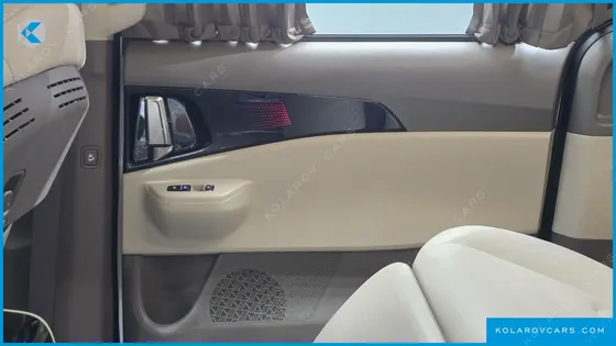KIA CARNIVAL GASOLINE 7-SEATER HI LIMOUSINE