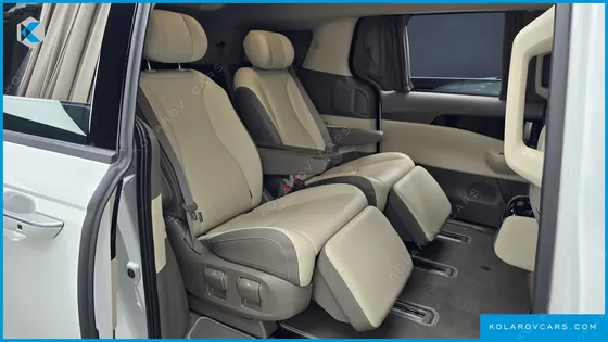 KIA CARNIVAL GASOLINE 7-SEATER HI LIMOUSINE