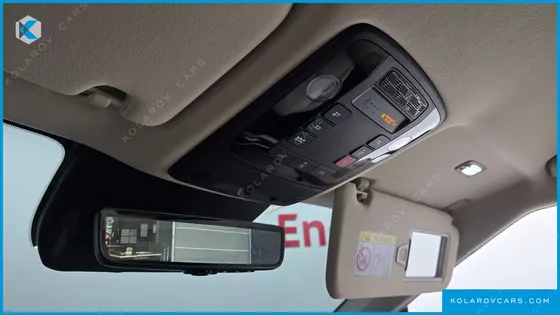 KIA CARNIVAL GASOLINE 7-SEATER HI LIMOUSINE