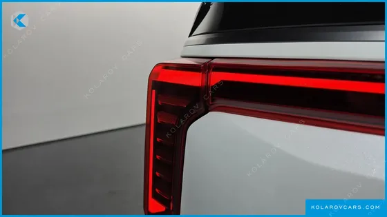 KIA CARNIVAL GASOLINE 9-SEATER NOBLESSE