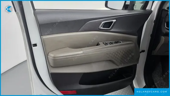 KIA CARNIVAL GASOLINE 9-SEATER NOBLESSE
