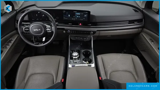 KIA CARNIVAL GASOLINE 7-SEATER NOBLESSE