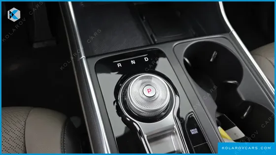 KIA CARNIVAL GASOLINE 7-SEATER NOBLESSE