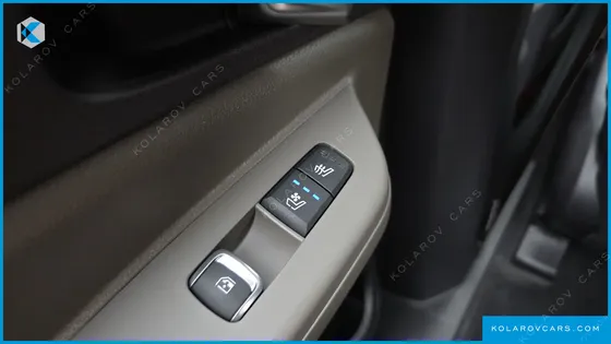 KIA CARNIVAL GASOLINE 7-SEATER NOBLESSE