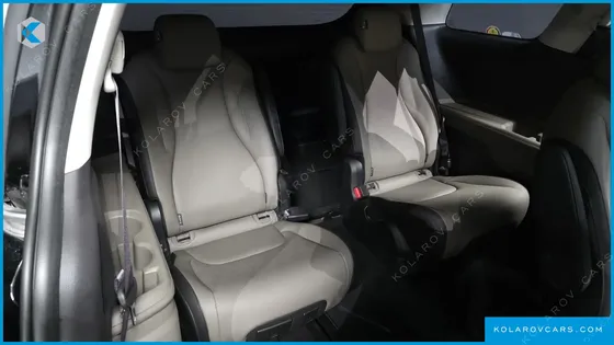 KIA CARNIVAL 9-SEATER PRESTIGE